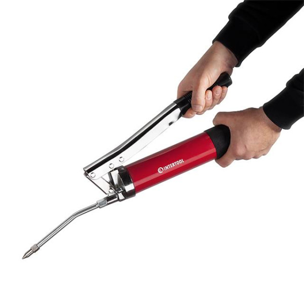 Шприц для смазки двухплунжерный 600см3 с гибким шлангом. Intertool HT-0060