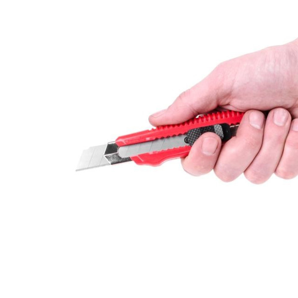Intertool HT-0501 slotted knife reinforced with a snap-off blade of 18 mm