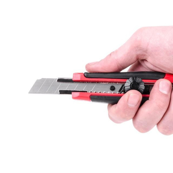 Knife with a metal guide under the blade 18 mm with a rubber handle Intertool HT-0503