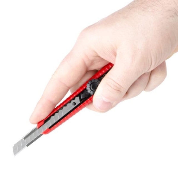 Knife with a metal guide under the blade 9 mm, with screw fixation Intertool HT-0511