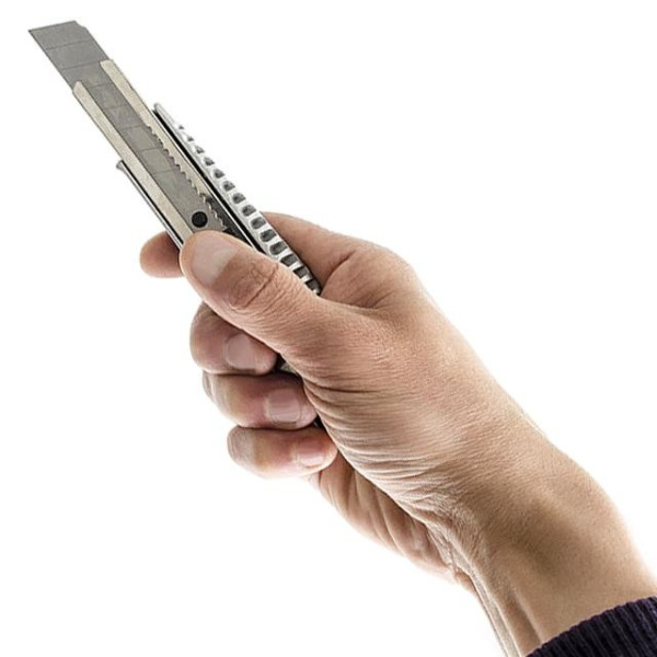 Knife with a snap-off blade 18 mm, with a metal guide, anti-slip case Intertool HT-0504