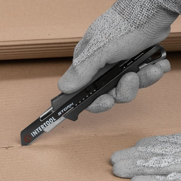 Segment knife 18 mm, aluminum handle, metal guide, STORM Intertool HT-0534