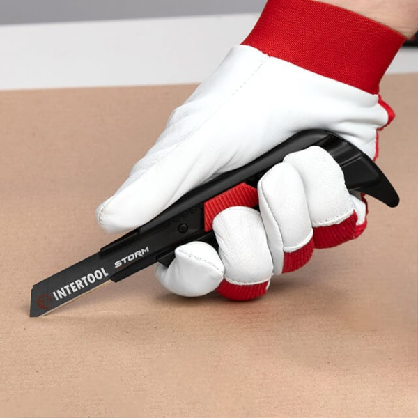 Segment knife for linoleum 18 mm, metal guide, STORM Intertool HT-0538