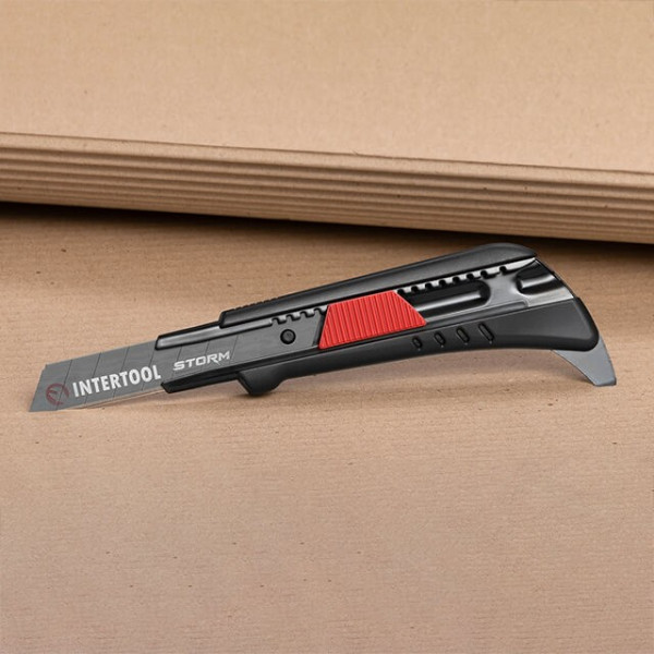 Segment knife for linoleum 18 mm, metal guide, STORM Intertool HT-0538