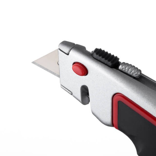 Knife with retractable trapezoidal blade, metal body, rubberized Intertool HT-0516