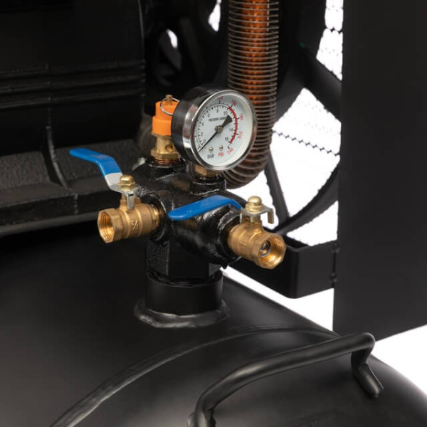 Компрессор 300 л, 11 кВт, 380 В, 10 атм, 1600 л/мин., 3 цилиндра Intertool PT-0050