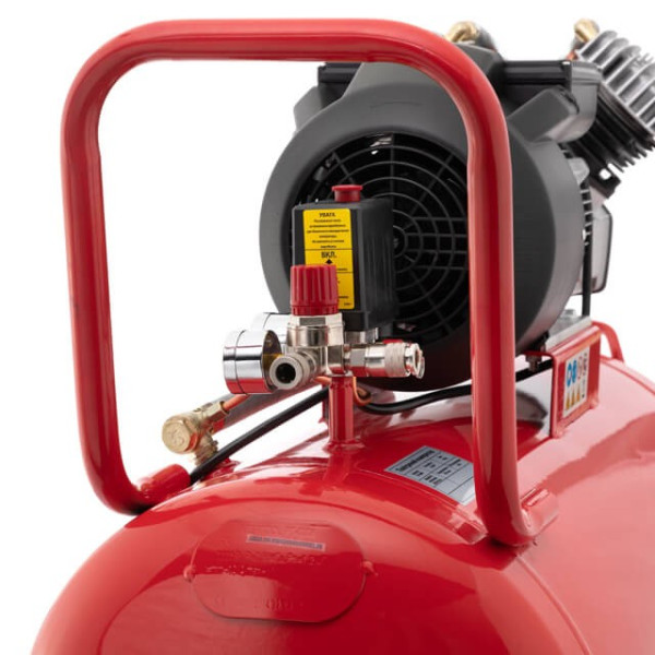 Компрессор 100 л, 3 кВт, 220 В, 10 атм, 420 л/мин, 2 цилиндра. Intertool PT-0008