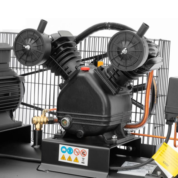 Compressor 100 l, 3 kW, 380 V, 10 atm, 500 l/min, 2 cylinders Intertool PT-0013