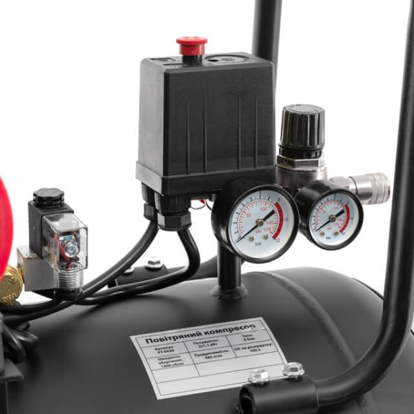Compressor 100 l, 3x1.1 kW, 220 V, 8 atm, 480 l/min, 1400 rpm, low noise, oil-free, 6 cylinders Intertool PT-0028