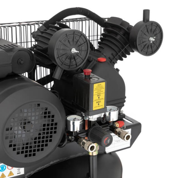 Compressor 100 l, vertical, 3 kW, 220 V, 10 atm, 500 l/min. 2 Intertool PT-0017 cylinders