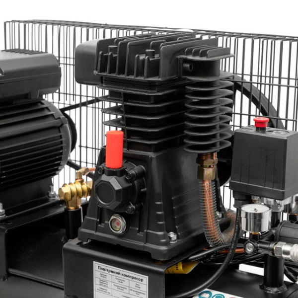 Compressor 50 l, 1.8 kW, 220 V, 10 atm, 250 l/min. Intertool PT-0011