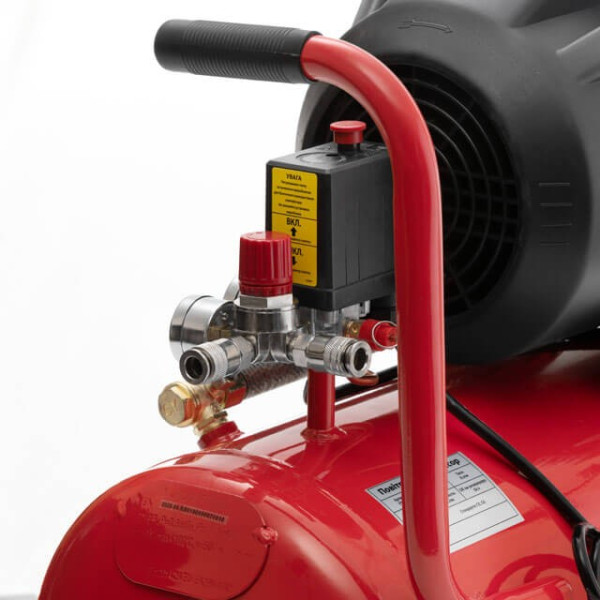 Compressor 50 l, 4 HP, 3 kW, 220 V, 10 atm, 420 l/min, 2 cylinders. Intertool PT-0007
