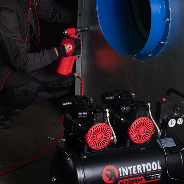 Пістолет заклепувальний пневматичний у кейсі з аксесуарами Intertool PT-1304